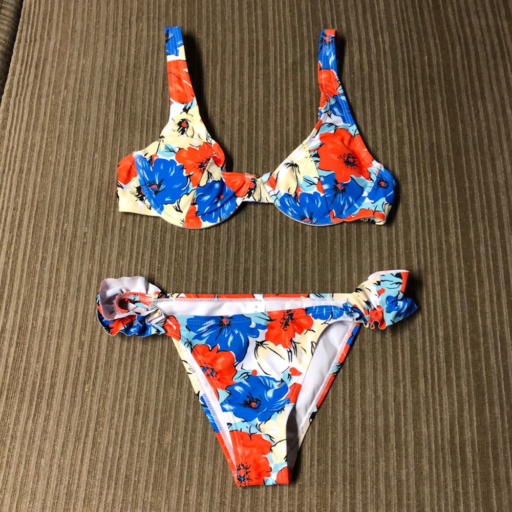 Floral Ruffle Bikini - Picture 2 of 7